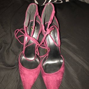 Burgundy close toed heels